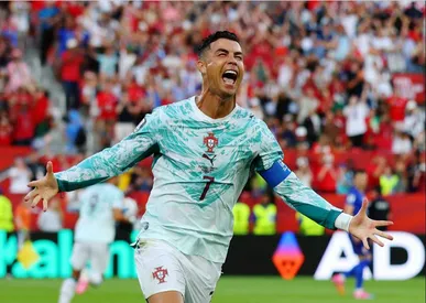 «رونالدو همچنان پادشاه نقل‌وانتقالات بالای ۳۰ سال؛ رکورد ۱۱۷ میلیون یورویی پابرجاست»