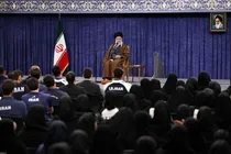 ببینید | رهبر انقلاب: دشمن به‌دنبال افسرده و ناامید کردن ملت است